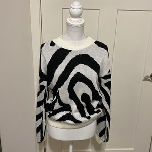 Stylewise Size M/L NWT Black & Creamy White Intarsia Sweater!
